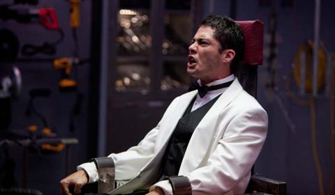 Scott fühlt sich gar nicht wohl auf dem heißen Stuhl (Foto: Sony Pictures)