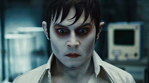 Die Hautfarbe ist normal - Vampir Barnabas gespielt von Johnny Depp (Foto: Warner Bros.)