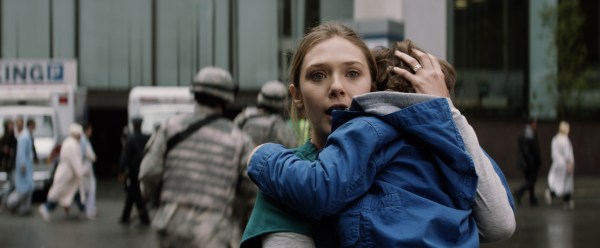 Elle Brody (Elizabeth Olsen) auf der Flucht (Foto: Warner Bros)