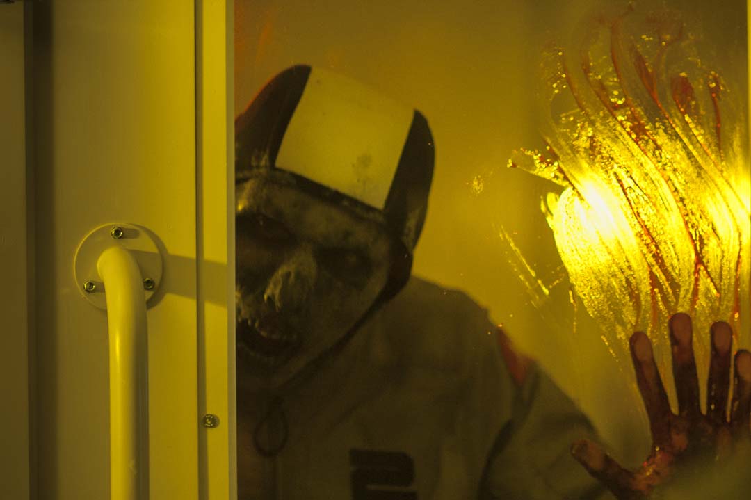 Ein Zombie mit Badekappe - auf dem Mars ist so einiges möglich (Foto: Universum Film)